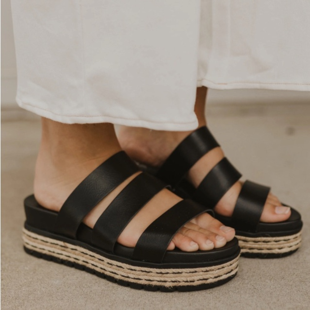 New | Women |Sandals Mia Slide On Open Toe Size 9.